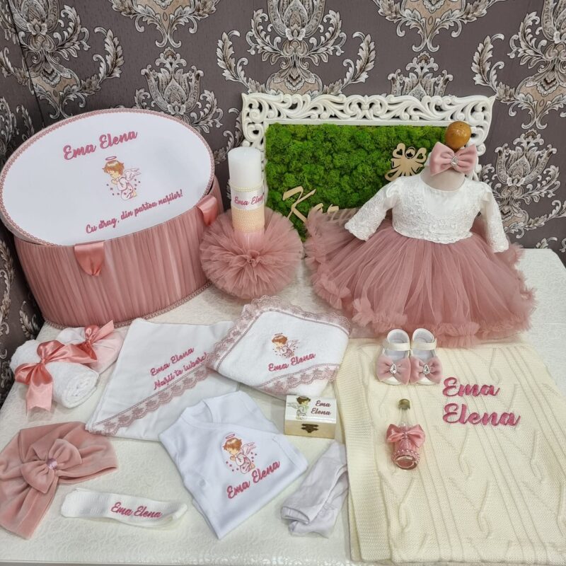 Trusou botez fetita cu rochita si ingeras roz