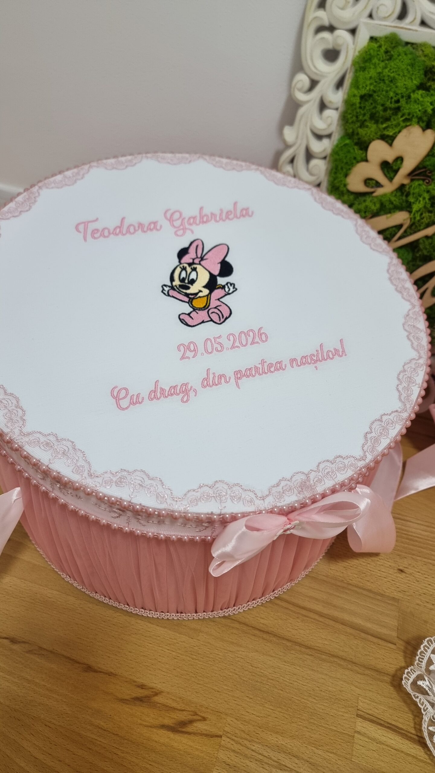 Trusou botez fetita cu rochita roz
