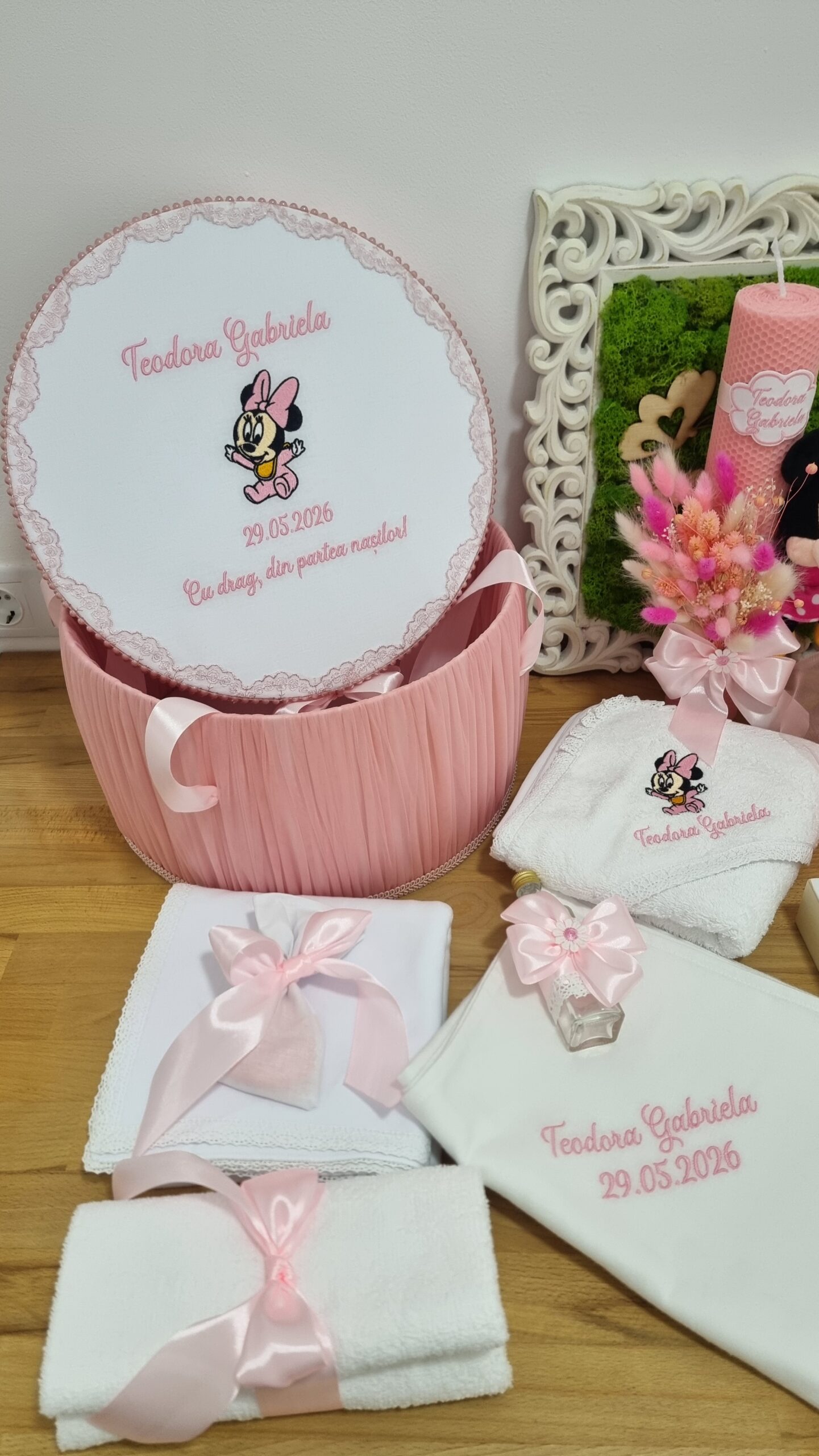 Trusou botez fetita cu rochita roz